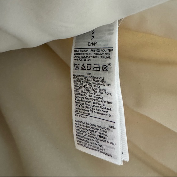 NEW Gap Big Puff Cropped Vest in Moonstone Beige - Picture 4 of 5